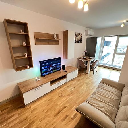 Airport Flyhub Chic Apartment Яссы Экстерьер фото