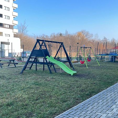 Airport Flyhub Chic Apartment Яссы Экстерьер фото
