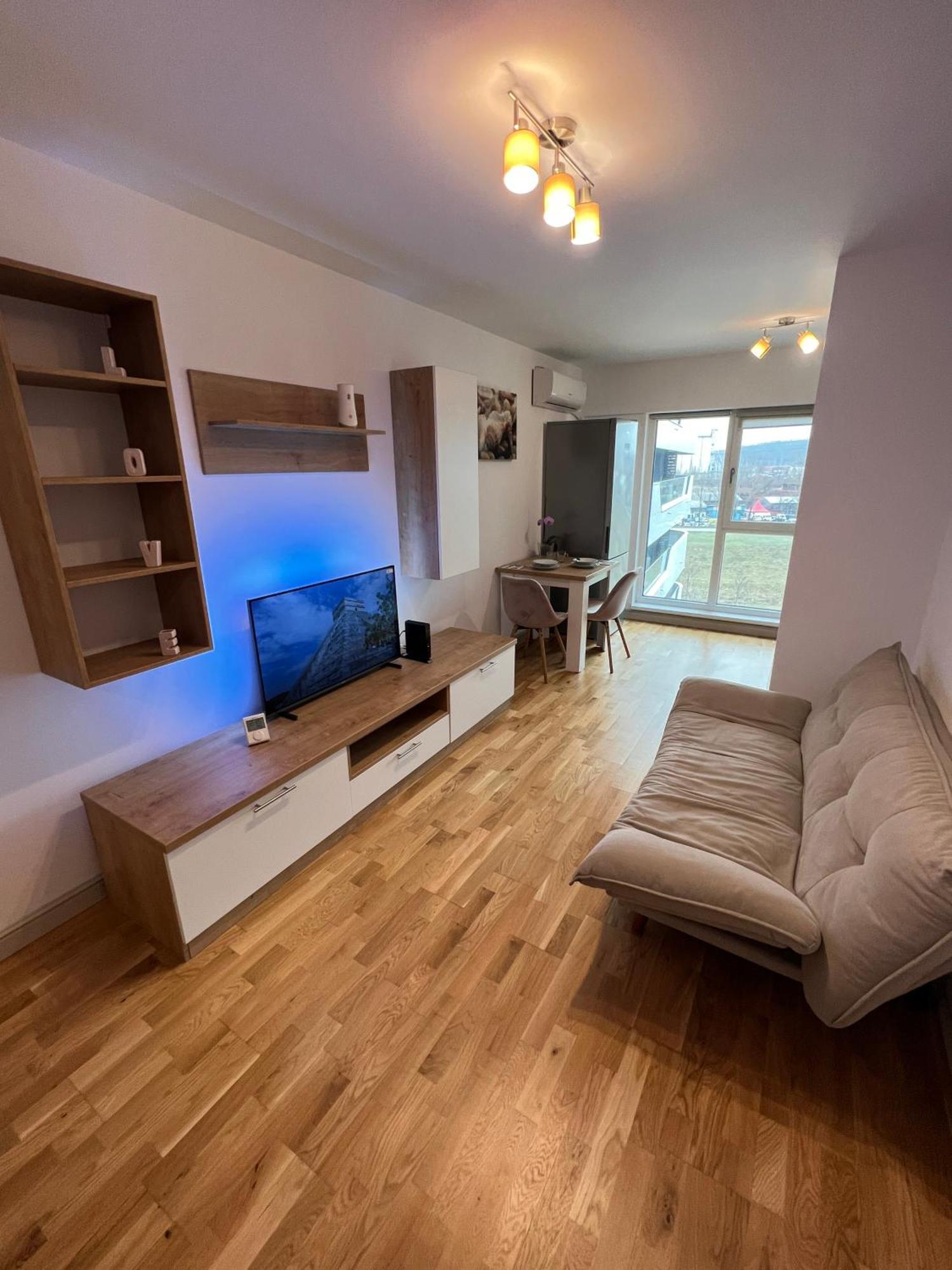 Airport Flyhub Chic Apartment Яссы Экстерьер фото